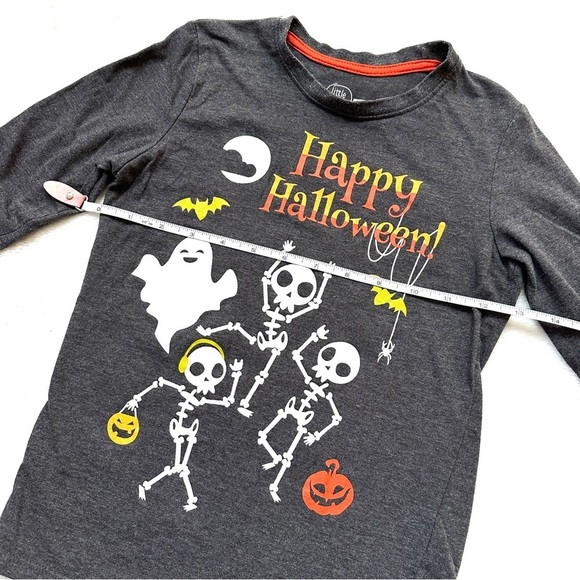 ⭐️ 5 for $25 Happy Halloween Long Sleeve Charcoal Grey Top Size 6/7 122 cm - Picture 5 of 6